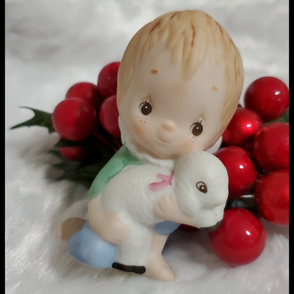 BETSEY CLARK HALLMARK Angel holding lamb figurine collectible dated 1985 HTF - Picture 6 of 6